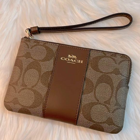 Coach Corner Zip Wristlet In brown - Picture 4 of 6